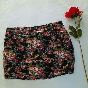 FOREVER 21 MINI SKIRT. SIZE LARGE